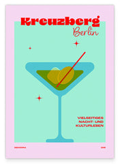 Kreuzberg Berlin mit Martini Cocktail in Türkis
