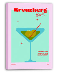 Kreuzberg Berlin mit Martini Cocktail in Türkis