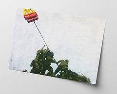 Banksy - Soldaten heben McDonald's Drive In Schild hoch (Soldiers of McDonald's)