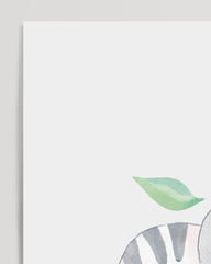 After Hover: Schlafendes Zebra, Süße Wasserfarben-Illustration in Weiß, Kinderzimmer Wanddeko