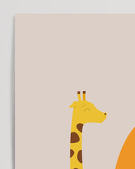 After Hover: G wie Giraffe, Buchstaben Illustration für Kinder in Beige, Süße Dekoration für Zuhause