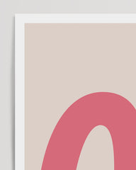 After Hover: C wie Cow, ABC Lernen Englisch, Kinder Buchstaben Dekoration in Beige mit weißem Rand