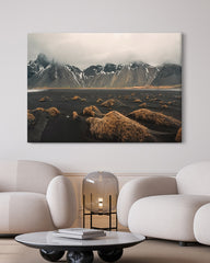 After Hover: Berge in einer Nebellandschaft