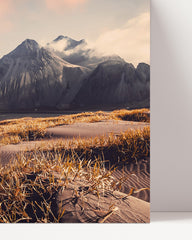 After Hover: Berge in einer Wüstenlandschaft