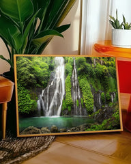 After Hover: Wasserfall im Regenwald