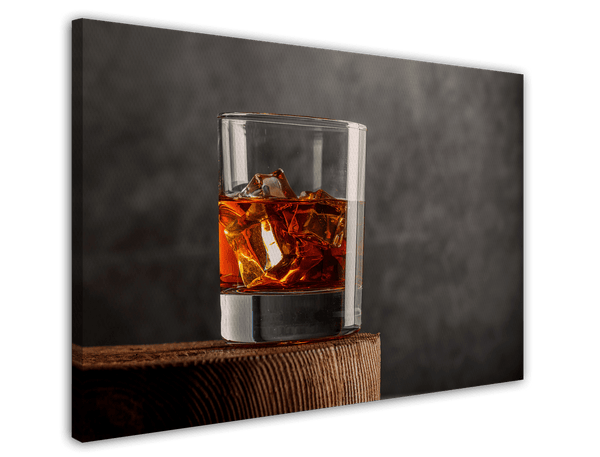 Whisky Glas mit Eiswürfeln - Edle Drink Fotografie