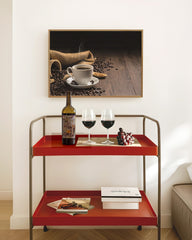 After Hover: Frischer Kaffee neben Kaffeebohnen