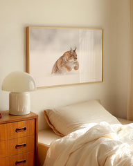 After Hover: Springender Luchs im Schnee