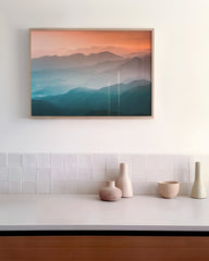 After Hover: Berge im Sonnenuntergang mit Nebel