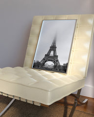 After Hover: Eiffelturm im Nebel - Schwarz-Weiß