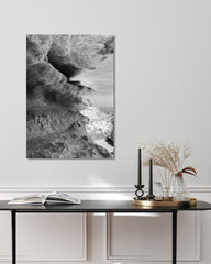 After Hover: Wasser an Klippen - Schwarz-Weiß