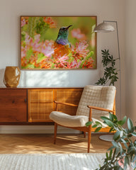 After Hover: Tropischer Vogel in Blumen