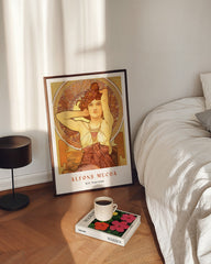 After Hover: Alfons Mucha - Museum-Poster Sitzende Frau II - Art déco