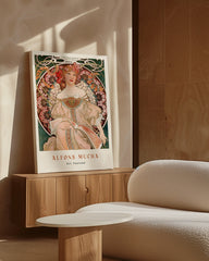 After Hover: Alfons Mucha - Museum-Poster Sitzende Frau - Paris