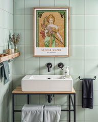 After Hover: Alfons Mucha - Museum-Poster Frau in grünem Kleid mit Blumen