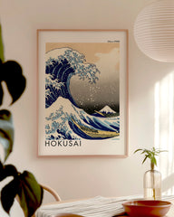 After Hover: Katsushika Hokusai - Museum-Poster Die Welle - Unter der Welle vor Kanagawa (Kanagawa Oki Nami Ura) oder: "Die Große Welle"