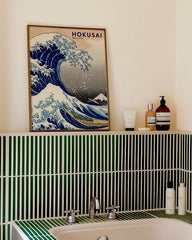 After Hover: Katsushika Hokusai - Museum-Poster III Die Welle - Unter der Welle vor Kanagawa (Kanagawa Oki Nami Ura) oder: "Die Große Welle"