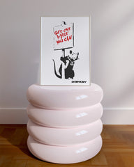 After Hover: Banksy - Museum-Poster Get out while you can - Ratte mit Schild