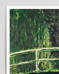 After Hover: Banksy - Museum-Poster Müll im Seerosenteich vor Japanischer Brücke - Anlehnung an Claude Monet