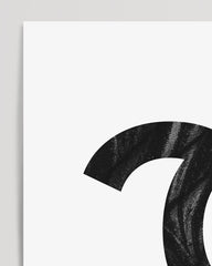 After Hover: Coco Chanel Mode Label - Zitat mit schwarzem Logo