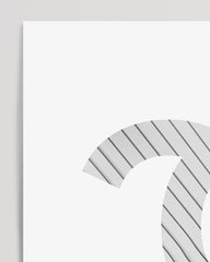 After Hover: Coco Chanel Zitat - Mode Label Weiß mit Nadelstreifen