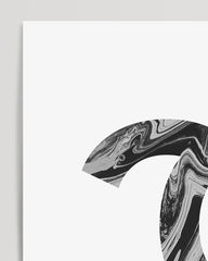 After Hover: Logo von Coco Chanel - Metallic Muster mit Zitat