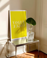 After Hover: Vogue - Mode - Gelb