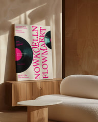 After Hover: Flowmarkt Nowkoelln in weiß mit Vinyl Schallplatten