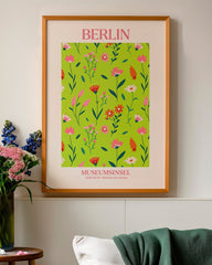 After Hover: Blumenwiese auf der Museumsinsel Berlin