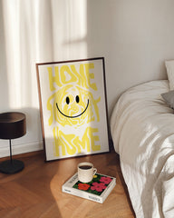 After Hover: Home Sweet Home mit Smiley im Y2K Stil