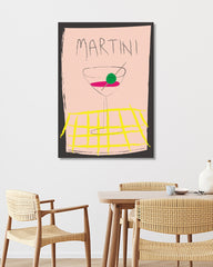 After Hover: Martini Cocktail auf gelber Decke