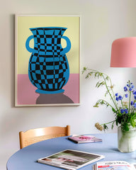 After Hover: Abstrakte Vase mit Schachbrettmuster