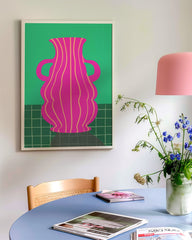 After Hover: Abstrakte Vase mit zwei Griffen in pink