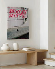 After Hover: Fahrradfahrerin an der Spree in Berlin Mitte