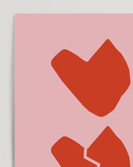 After Hover: Mehr Liebe - Herzen auf rosa Hintergrund