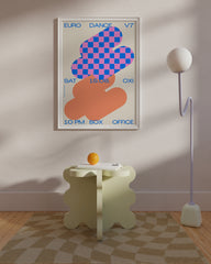 After Hover: Euro Dance mit Schachbrettmuster