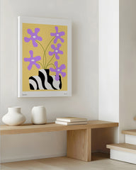 After Hover: Rosa Blumen in moderner Vase