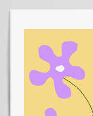 After Hover: Rosa Blumen in moderner Vase