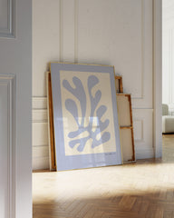 After Hover: Abstraktes Blatt in Hellblau - Matisse inspiriert