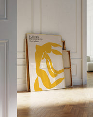 After Hover: Tanzende Frau in Gelb - Matisse modern interpretiert
