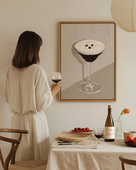 After Hover: Espresso Martini mit Kaffeebohnen