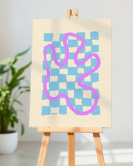 After Hover: Schachbrett mit Line Art in Hellblau