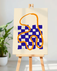 After Hover: Schachbrett mit Line Art in Dunkelblau