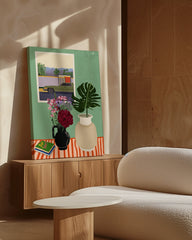 After Hover: Modernes Stillleben mit Monstera und Blumen