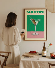 After Hover: Martini Cocktail mit Oliven - Rezept mit Schriftzug