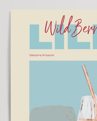 After Hover: Wildberry Lillet - Cocktail im Glas mit Schriftzug