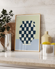 After Hover: Le Pot - Krug mit Schachbrettmuster in Blau-Weiß