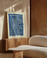 After Hover: Abstrakte Dreiecke: Geometrische Pinselstriche in Blau