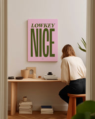 After Hover: Lowkey Nice - Typografie Bild in Rosa