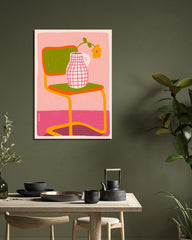 After Hover: Sweet Seat - Bunter Retro Stuhl mit Blumenvase